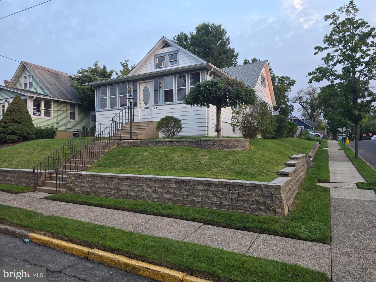 20 LAWRENCE AVE Property Photo 1