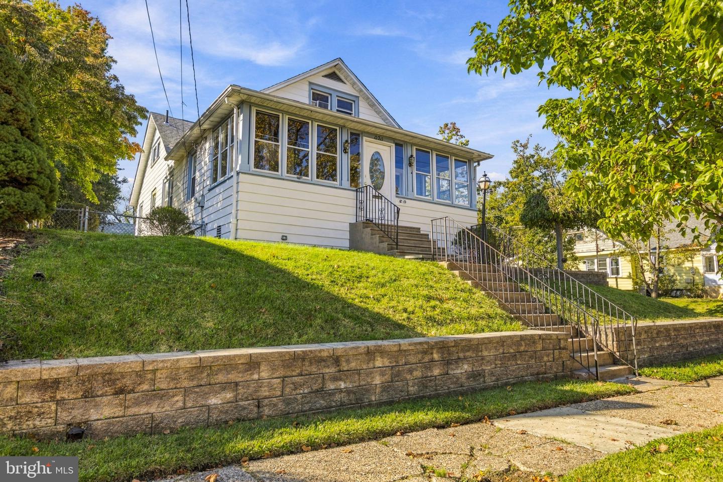 20 Lawrence Ave Property Photo 1