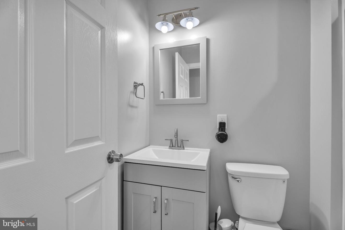 33 Berwick Ln Property Photo 11