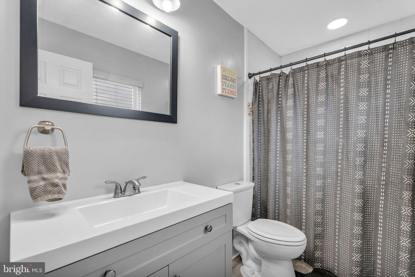 33 Berwick Ln Property Photo 18