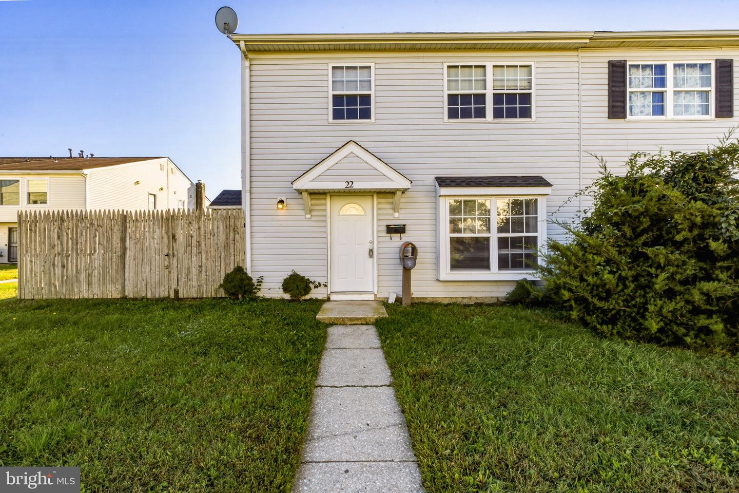 22 LAWRENCE CT Property Photo 1