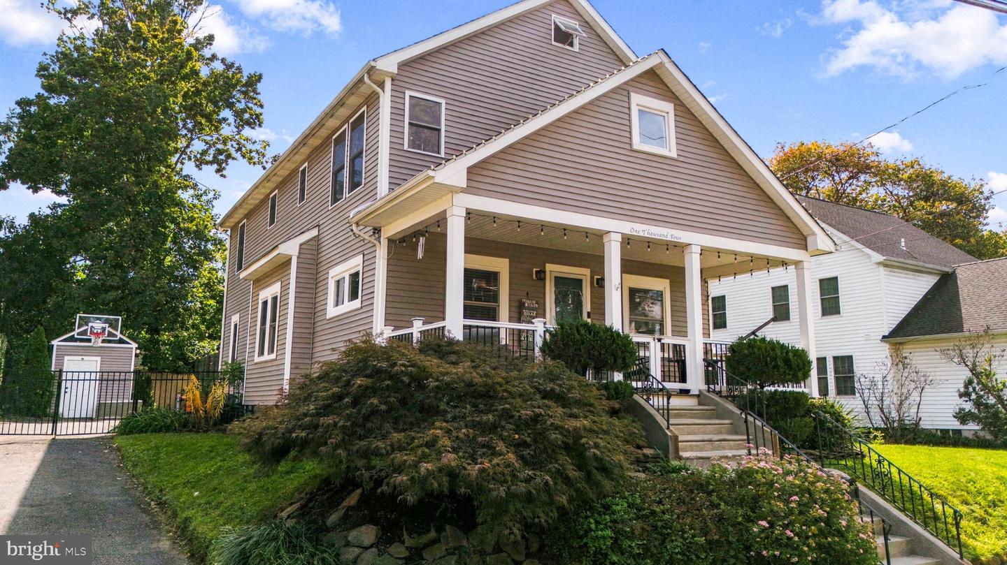 1004 GREEN ST Property Photo 1