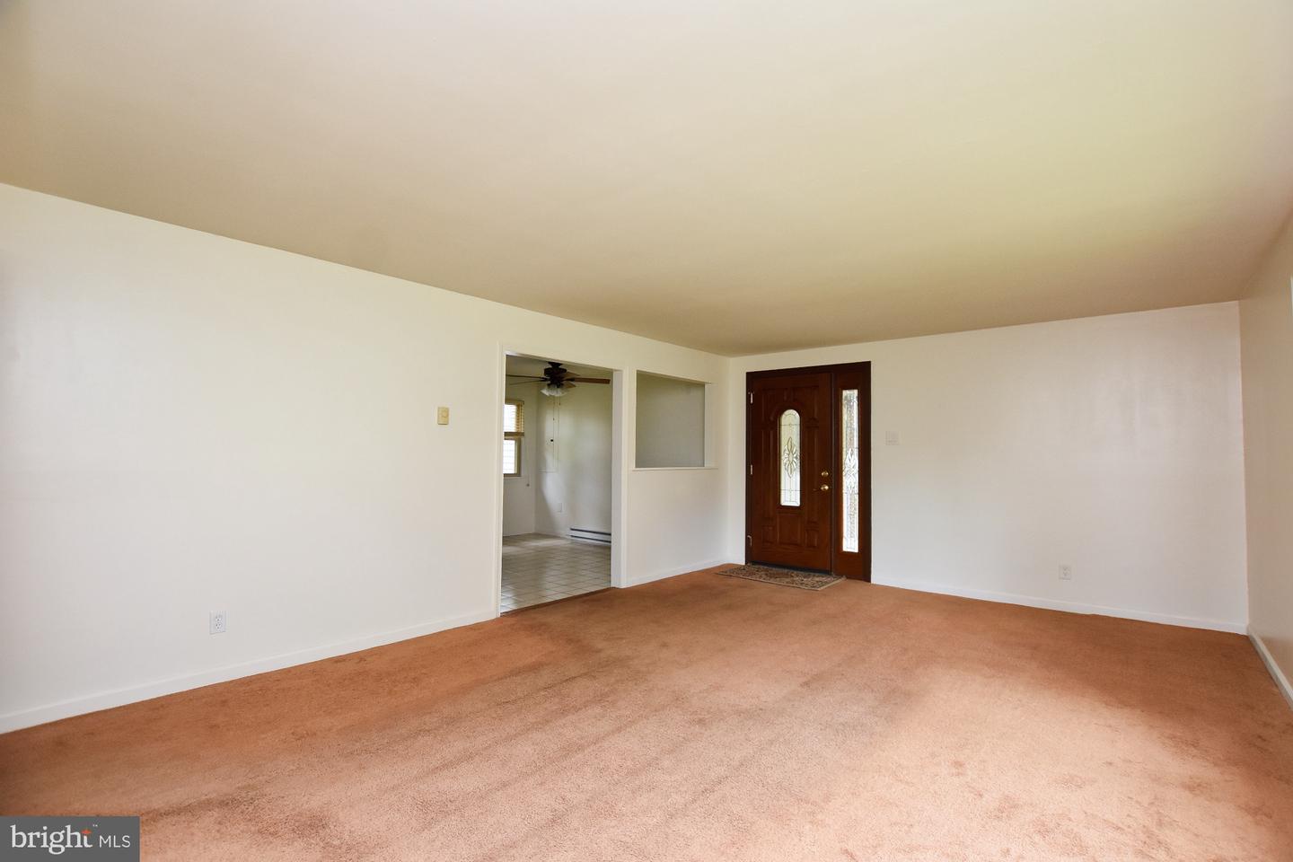 1927 Chapel Ave W Property Photo 3