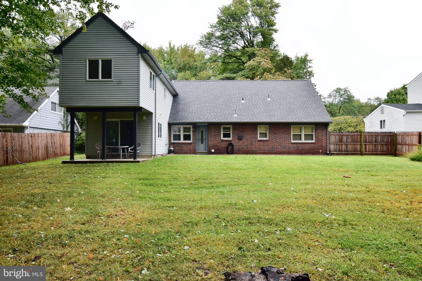 1927 Chapel Ave W Property Photo 21