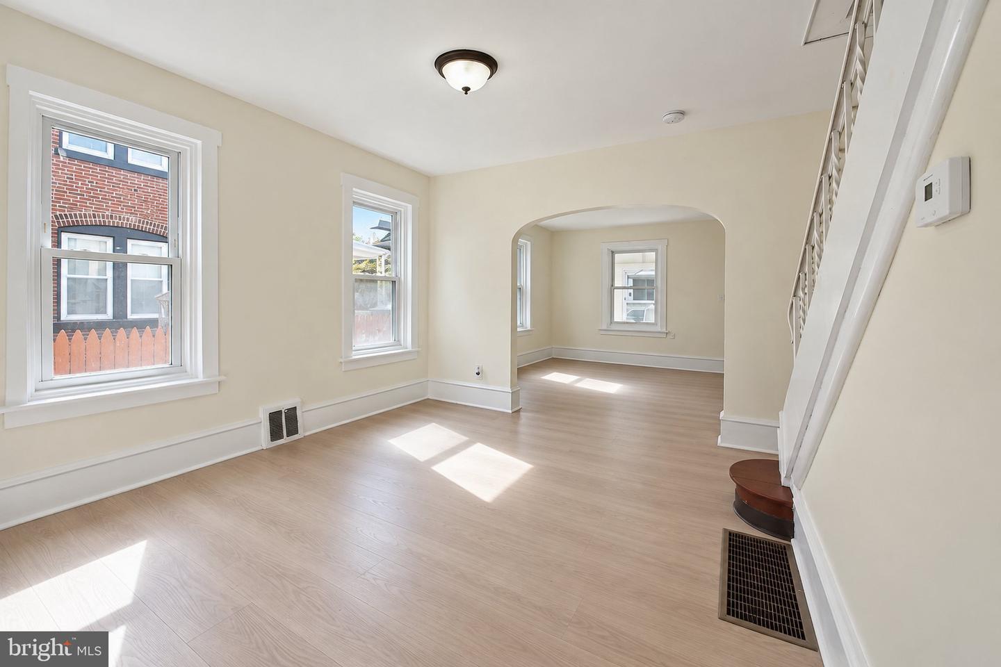 705 Powell St Property Photo 6