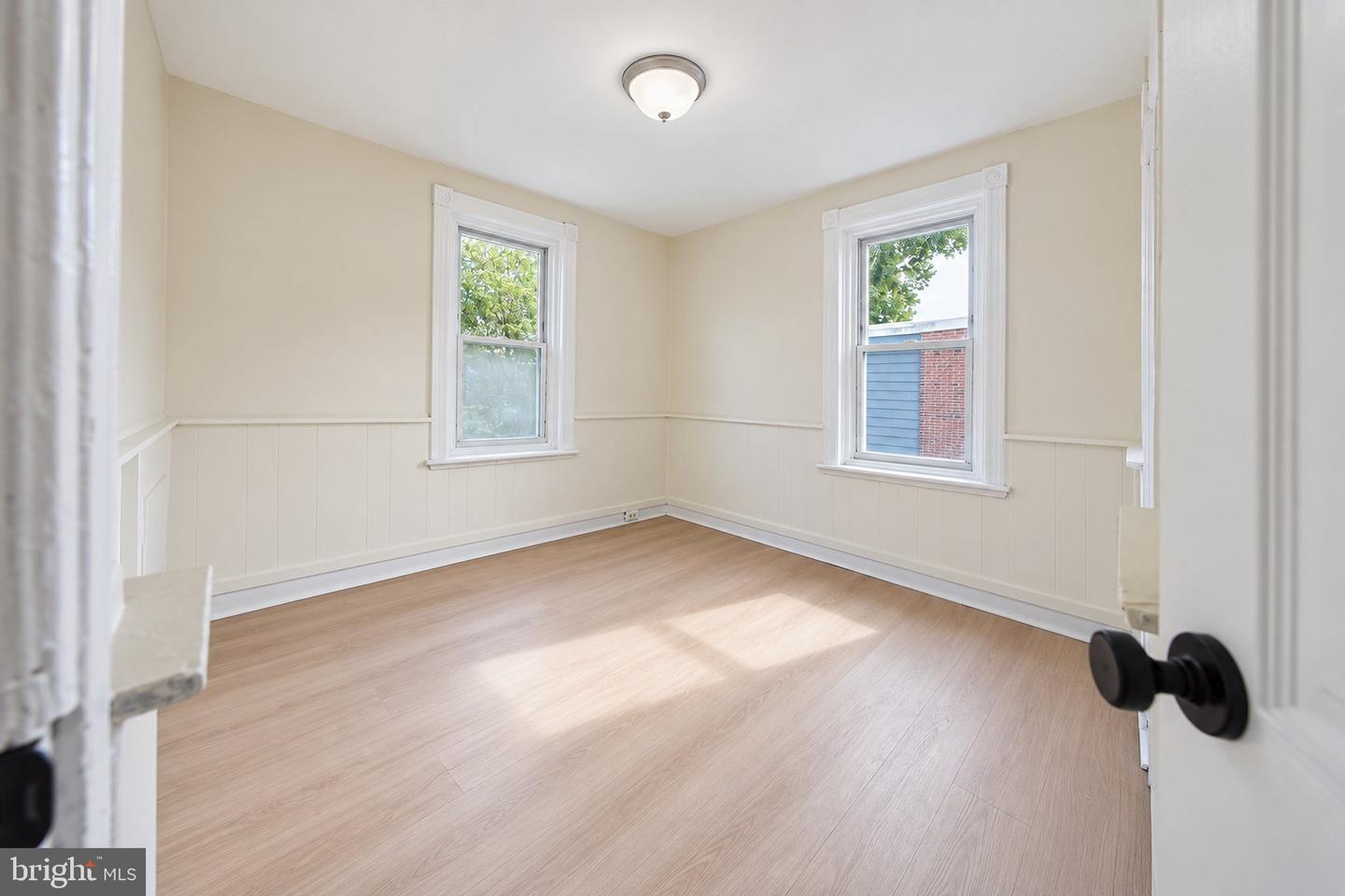 705 Powell St Property Photo 14