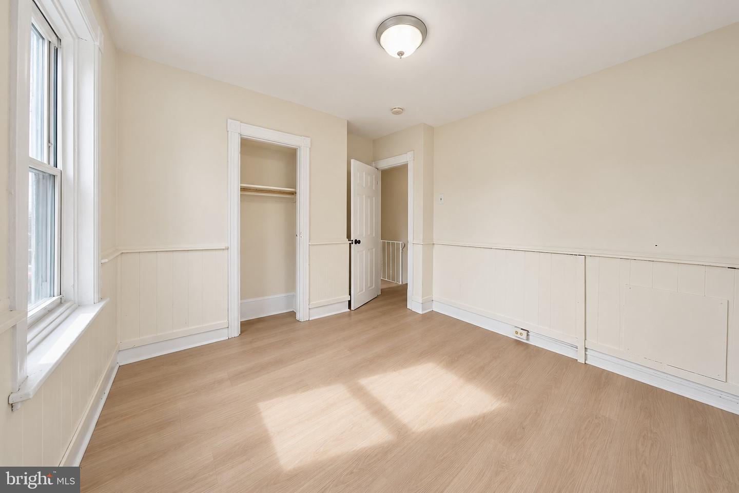705 Powell St Property Photo 16