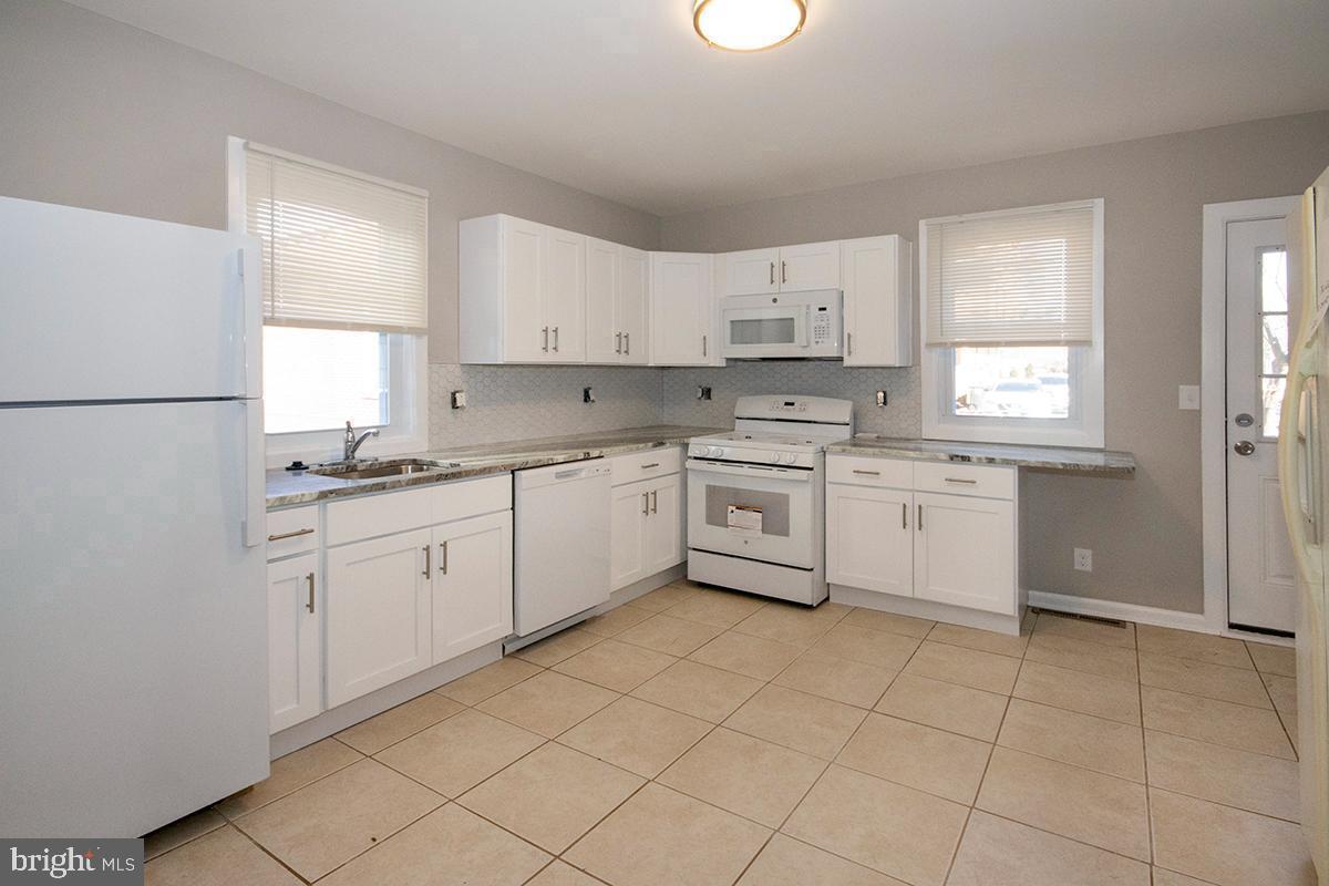 207 Somerset St Property Photo 2