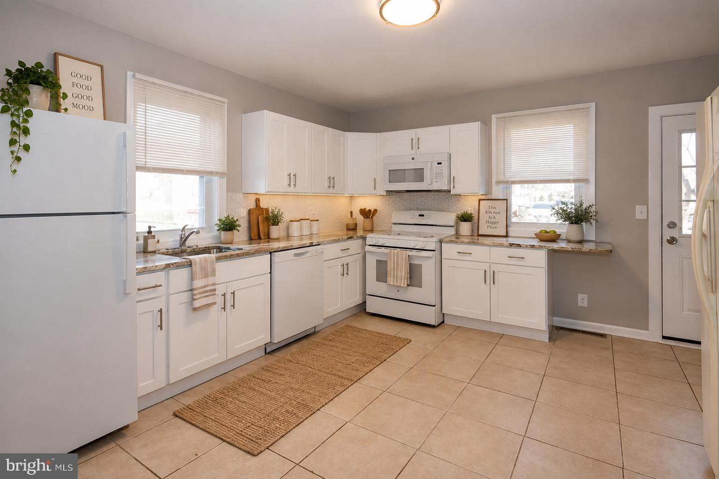 207 Somerset St Property Photo 3