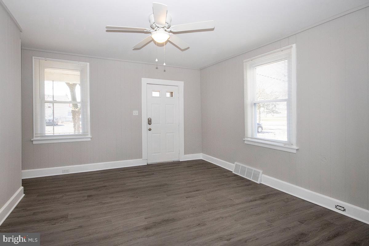 207 Somerset St Property Photo 4