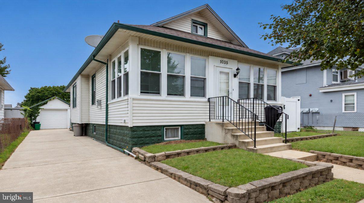 1025 MARKET ST Property Photo 1