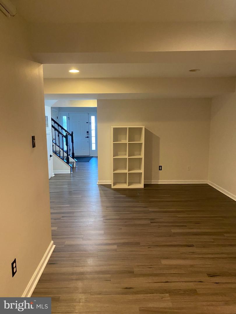 56 Mill Stream Rd Property Photo 8
