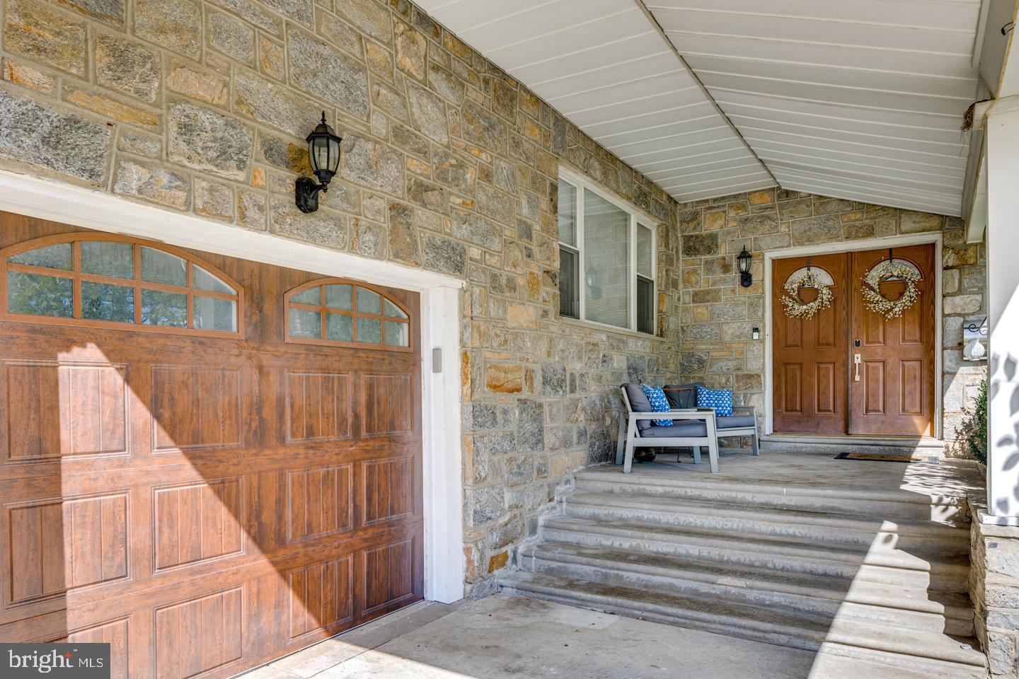 421 Fireside Ln Property Photo 3