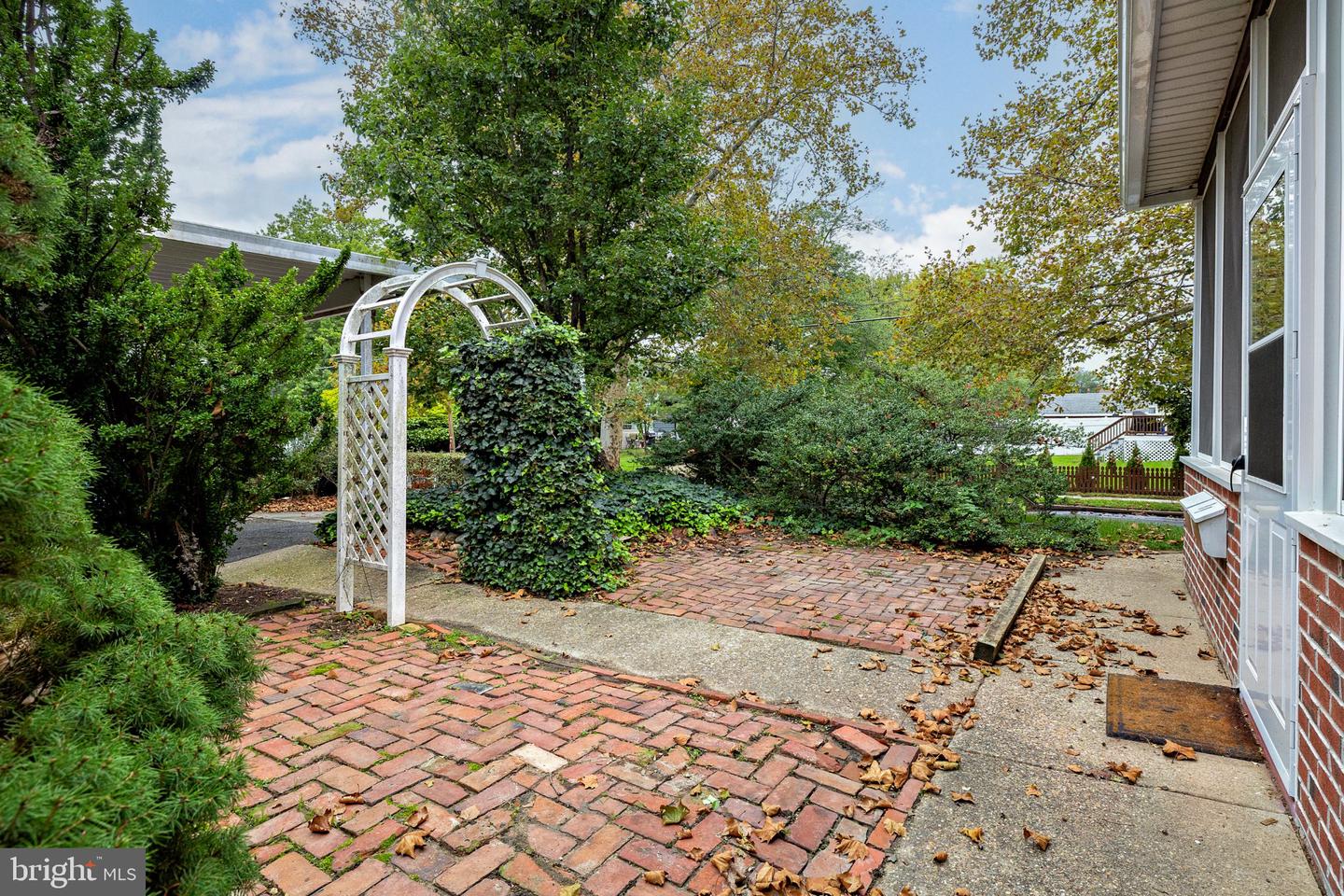 1000 Belmont Ave Property Photo 12