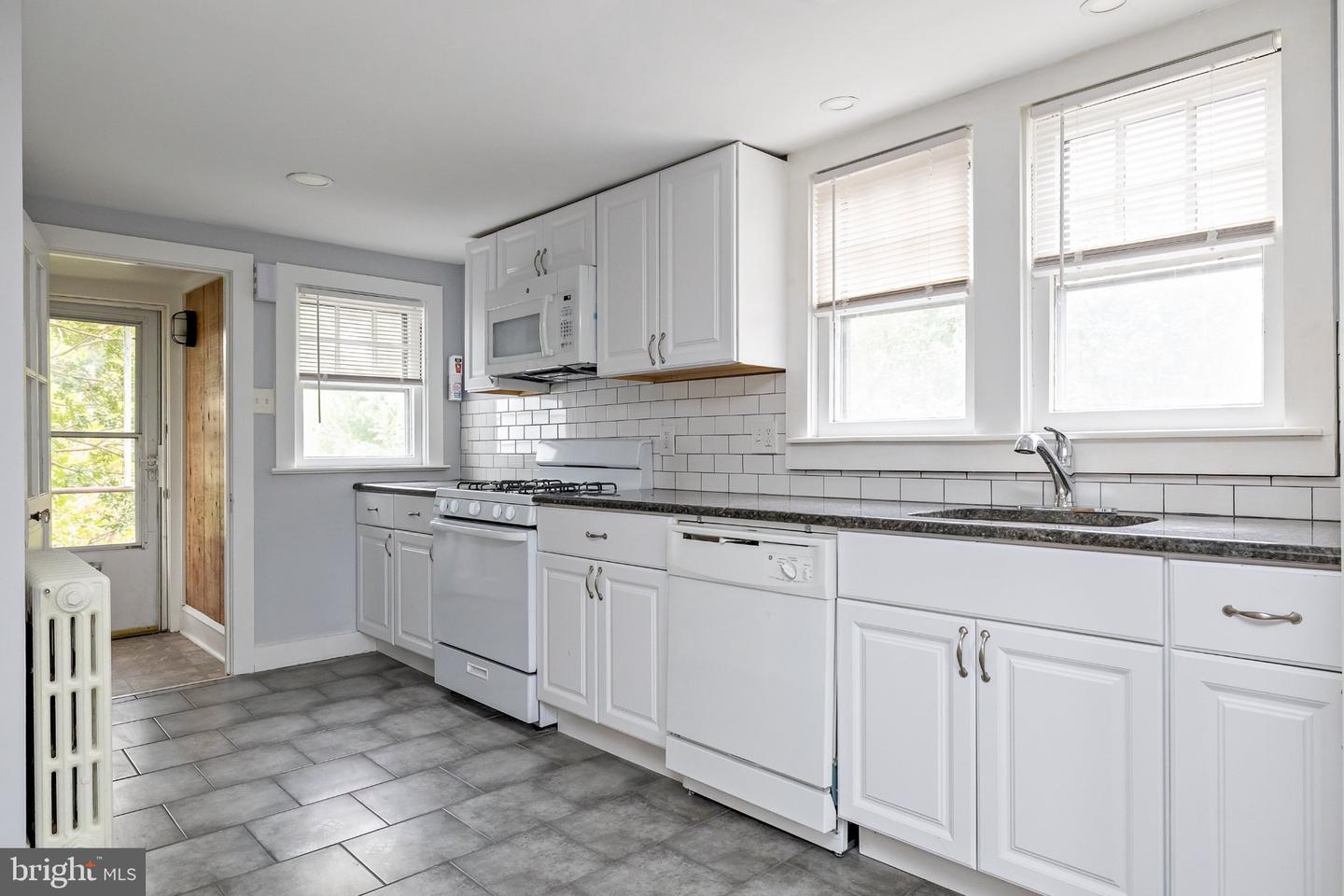 1000 Belmont Ave Property Photo 13