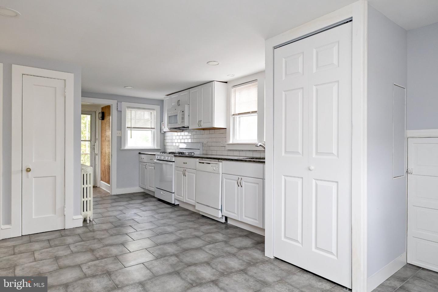 1000 Belmont Ave Property Photo 14