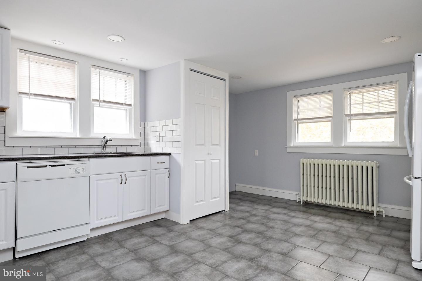 1000 Belmont Ave Property Photo 15