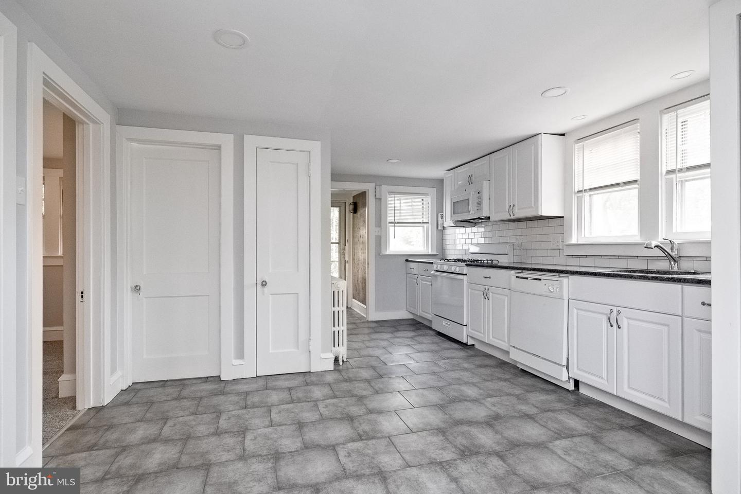 1000 Belmont Ave Property Photo 16