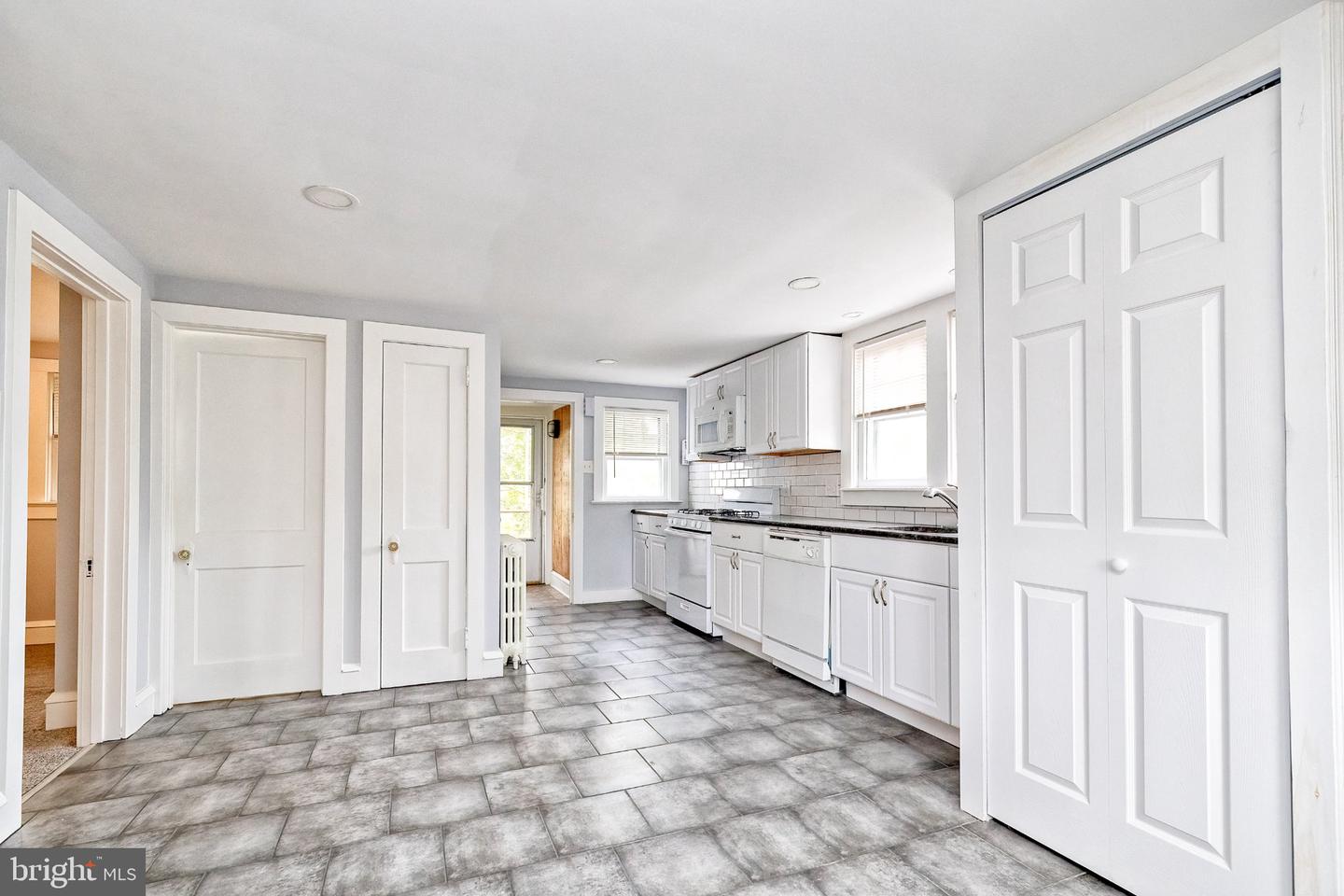 1000 Belmont Ave Property Photo 17