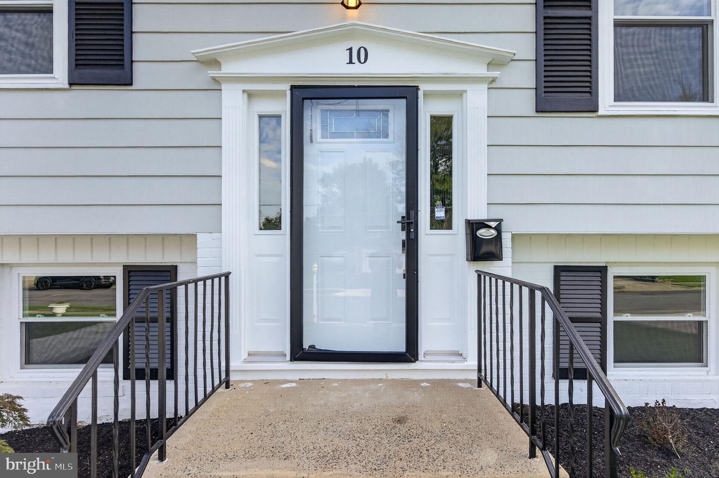 10 Cobblestone Rd Property Photo 3