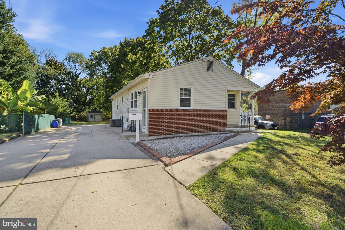 208 W CEDAR AVE W Property Photo 1