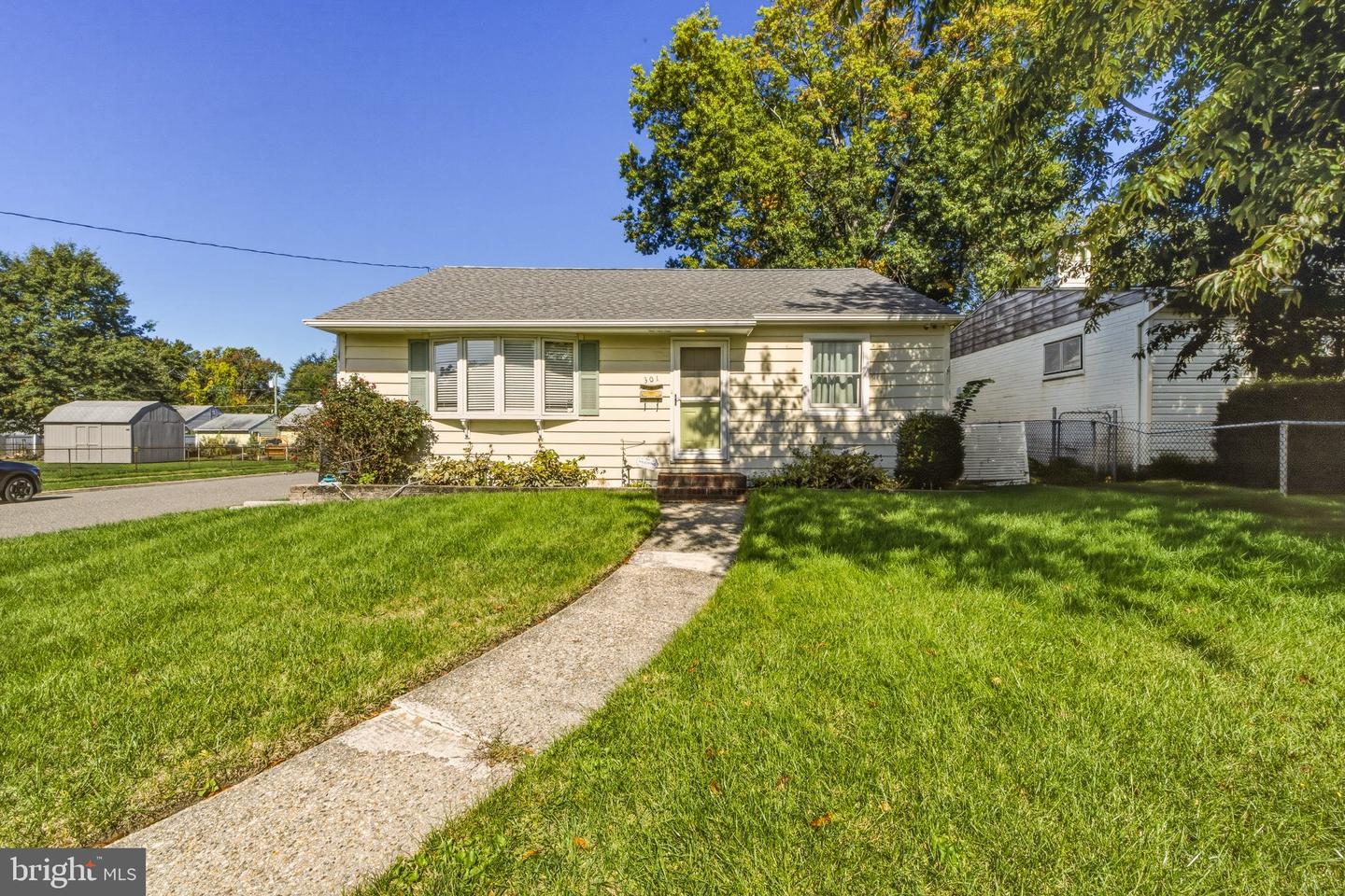 301 GRAND AVE Property Photo 1