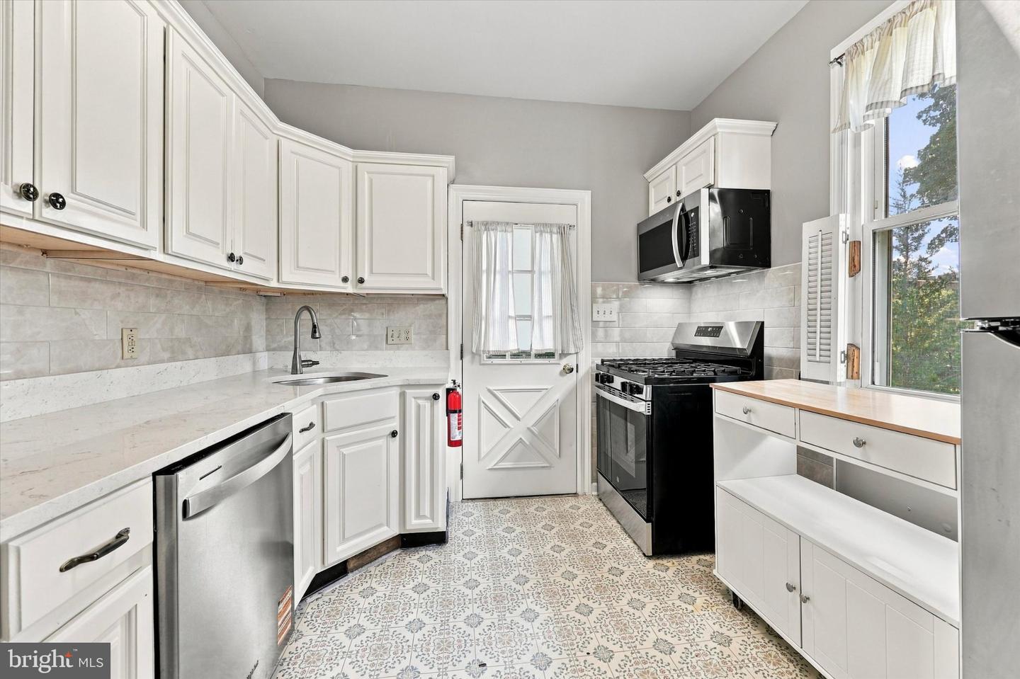 834 Belmont Ave Property Photo 13