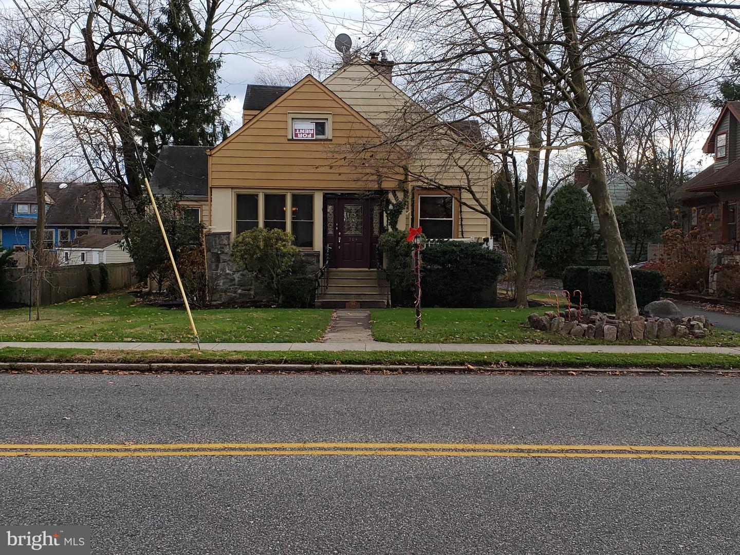 304 W COLLINGS AVE #B Property Photo 1