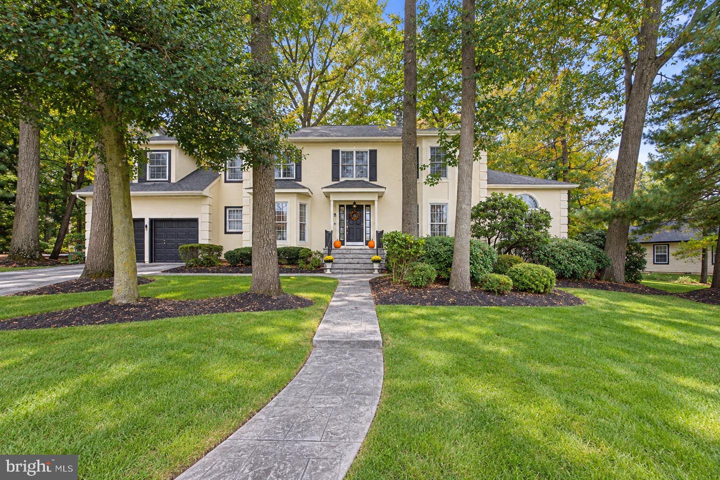 8 YORKSHIRE DR Property Photo 1