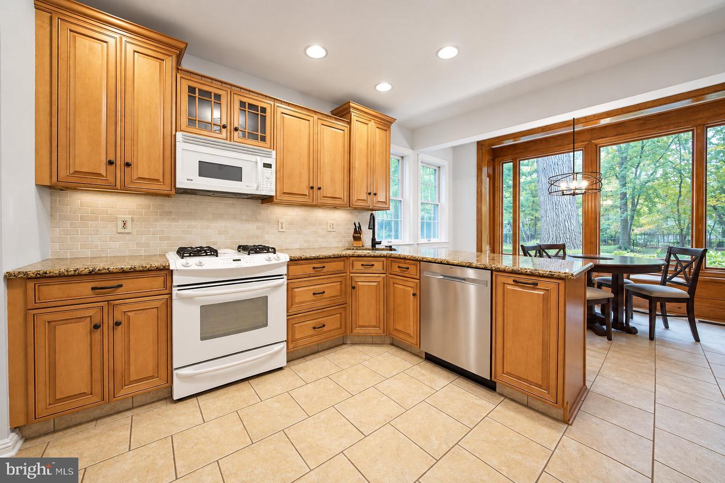 8 Yorkshire Dr Property Photo 12