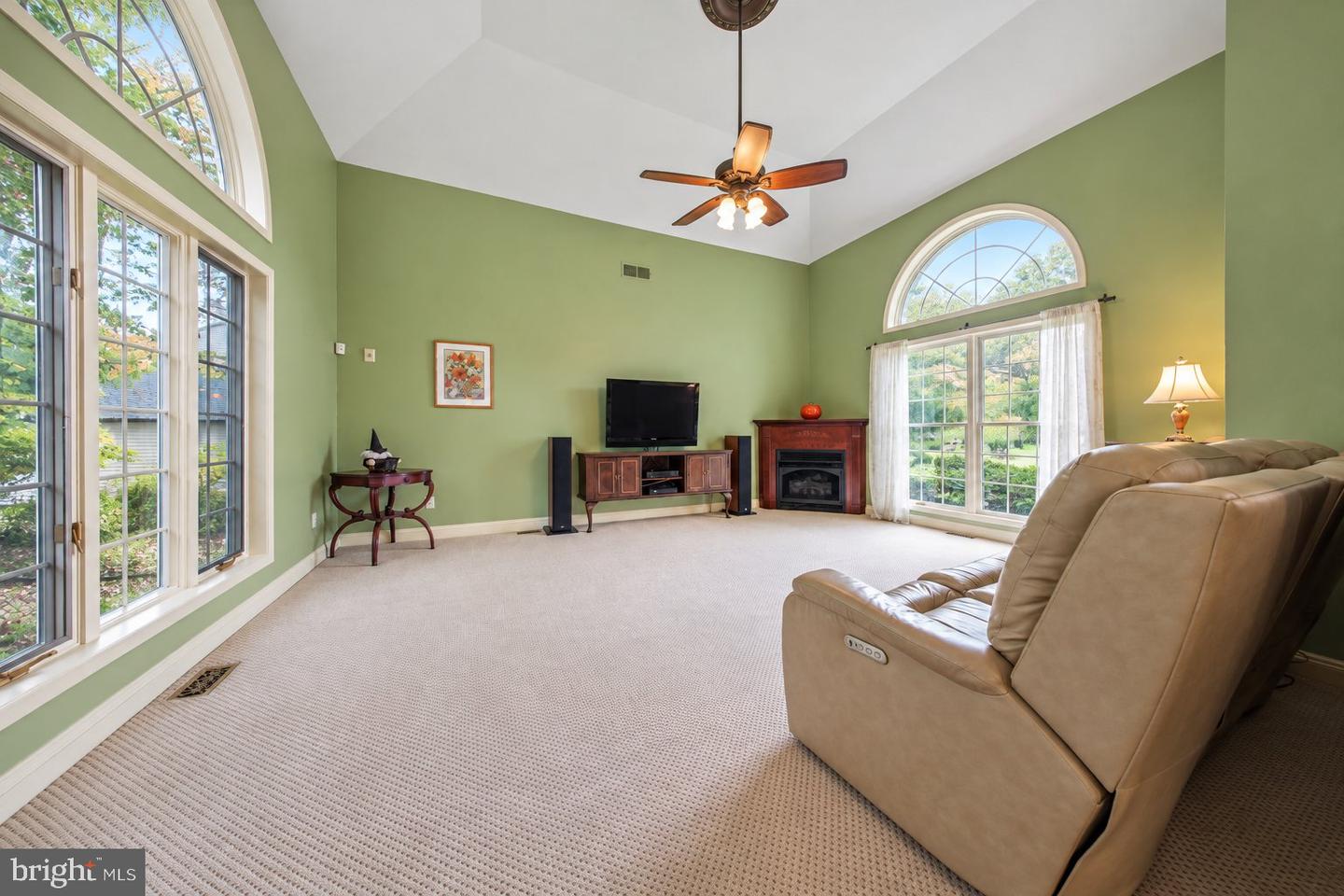 8 Yorkshire Dr Property Photo 18