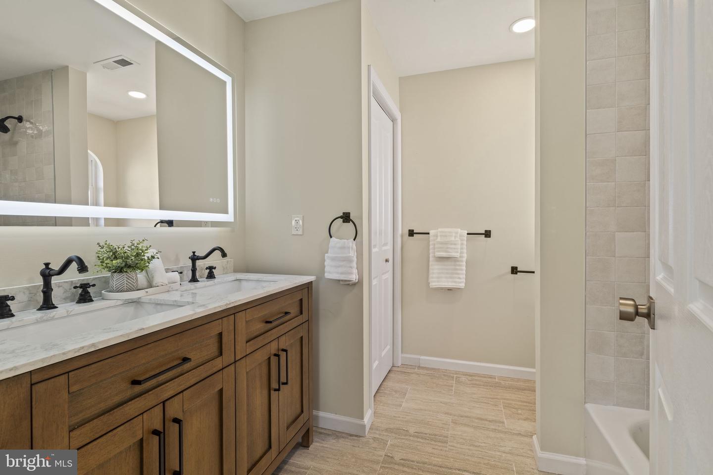 8510 Orchard Ave Property Photo 29