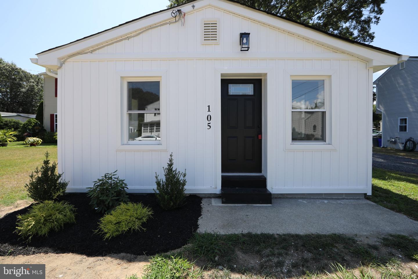 105 E Atlantic Ave Property Photo 1