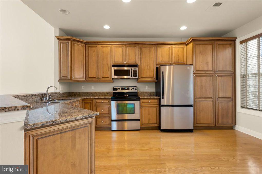 809 Turnberry Ct Property Photo 5