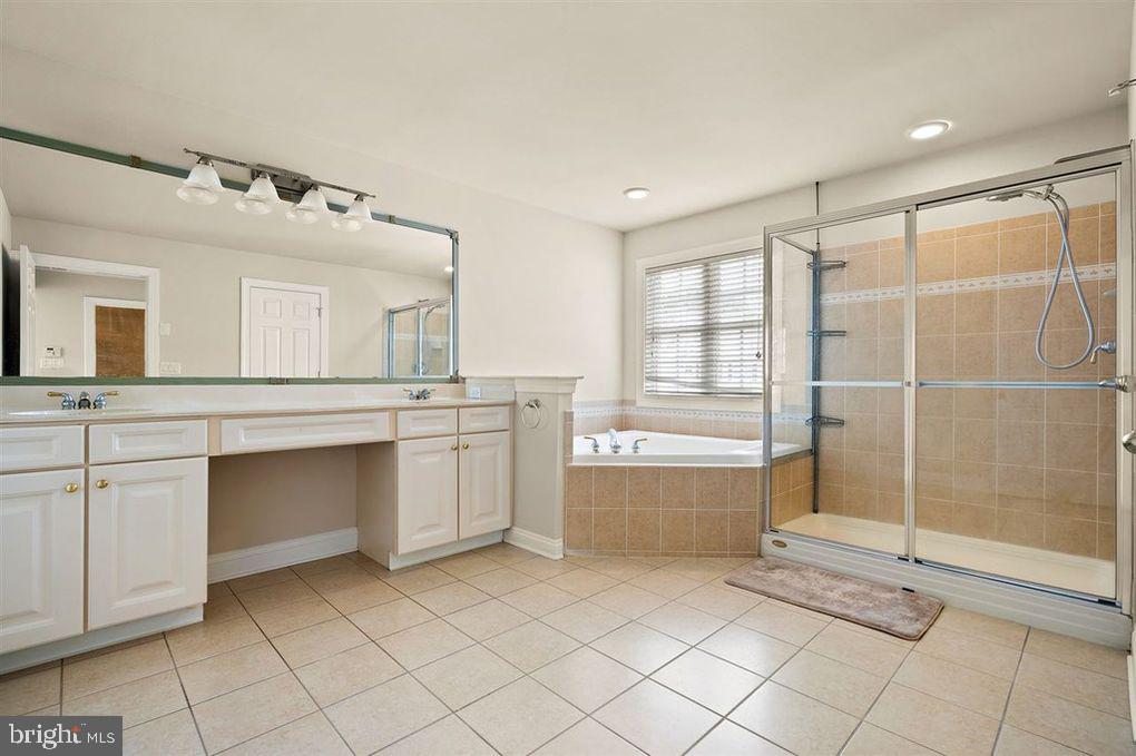 809 Turnberry Ct Property Photo 10