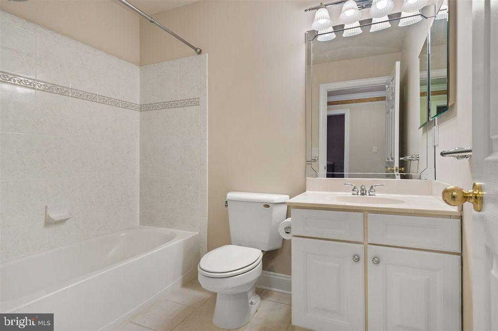 809 Turnberry Ct Property Photo 12