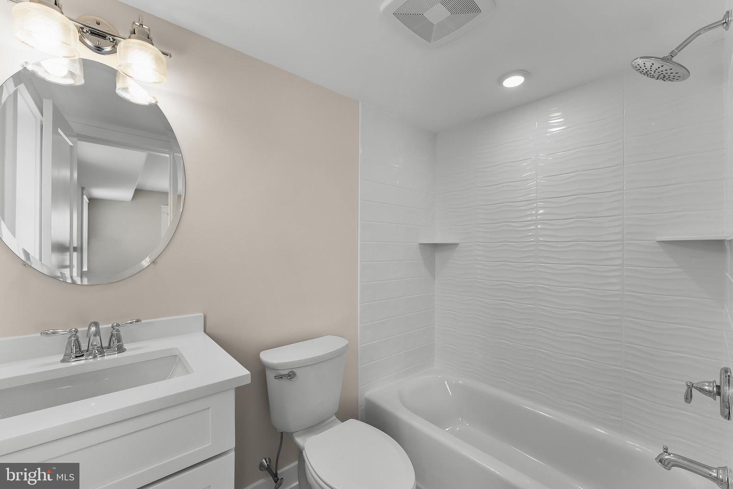 34 73rd St #west Unit Property Photo 7