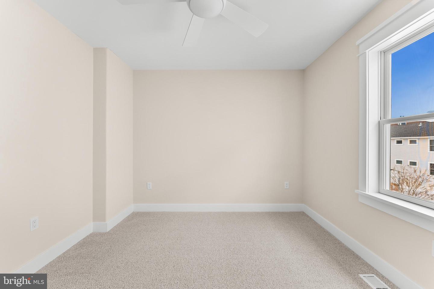 34 73rd St #west Unit Property Photo 22