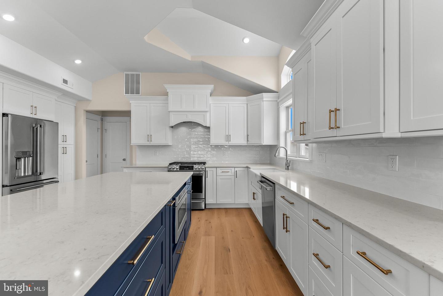 34 73rd St #west Unit Property Photo 33