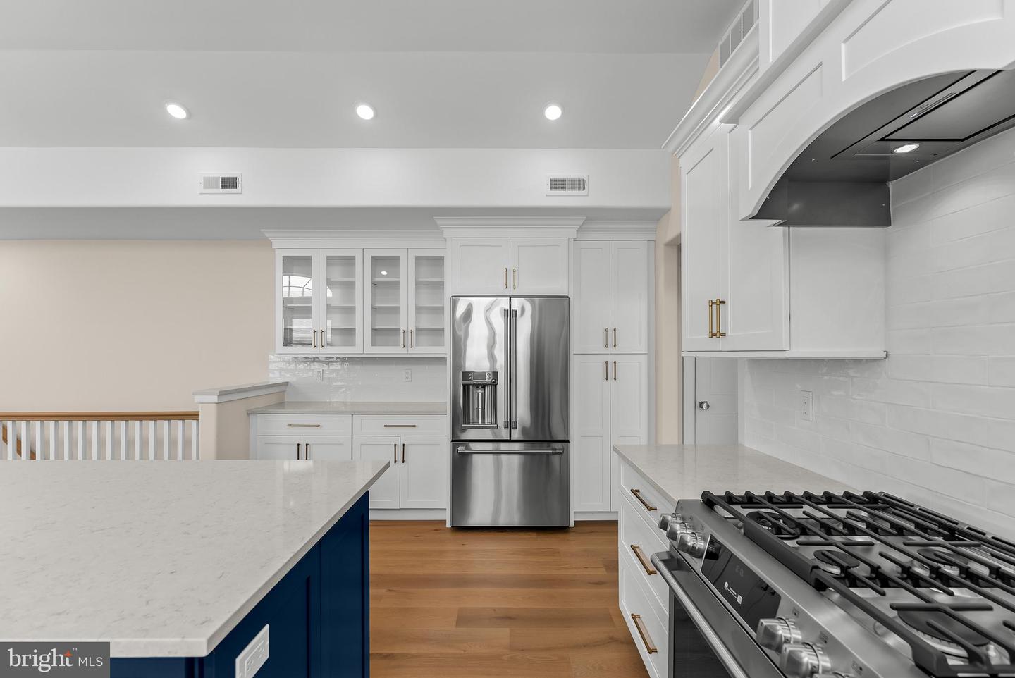 34 73rd St #west Unit Property Photo 46
