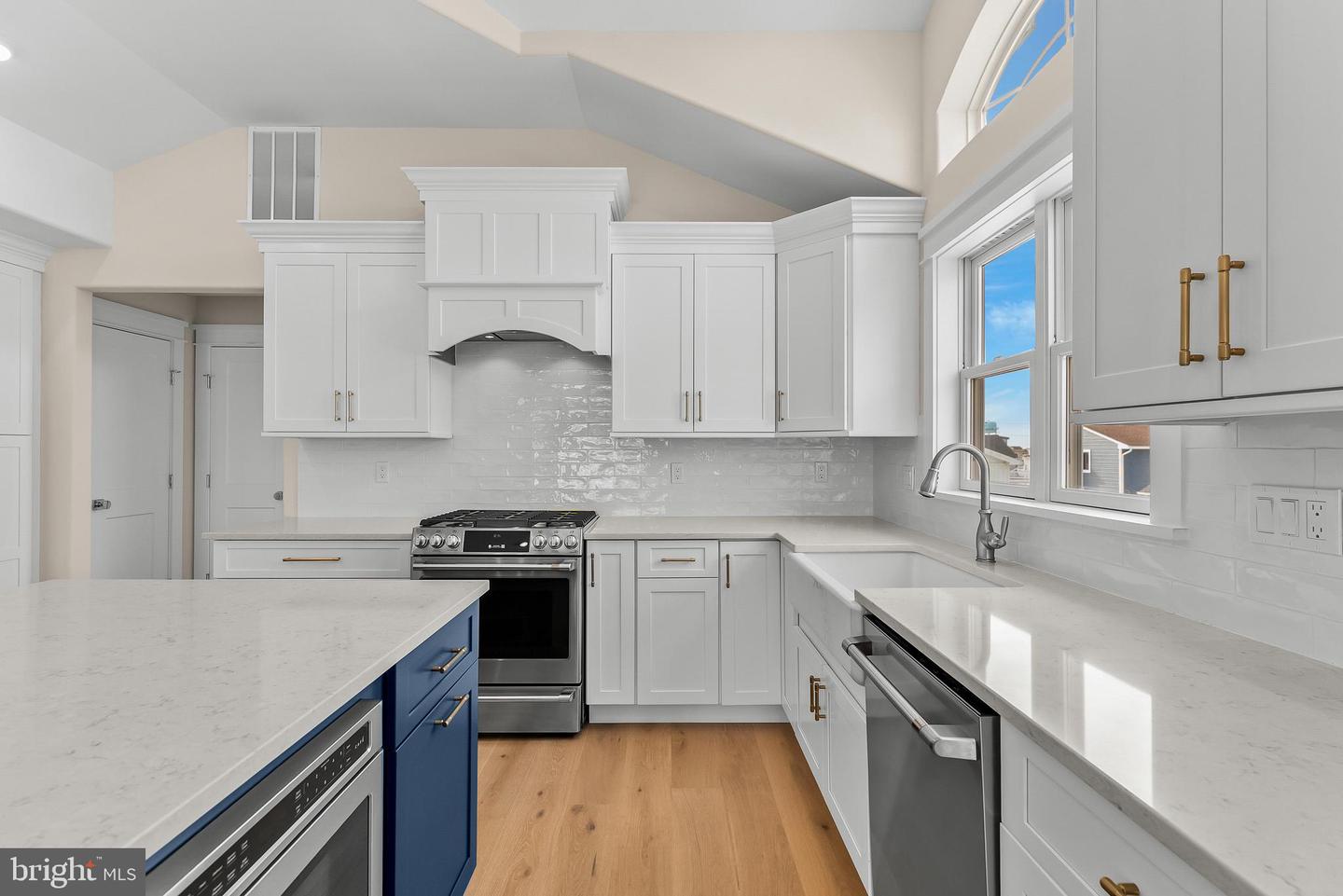 34 73rd St #west Unit Property Photo 47