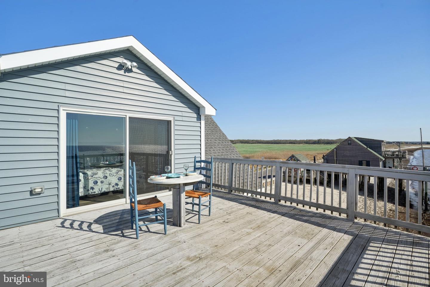 27 S Beach Ave Property Photo 2