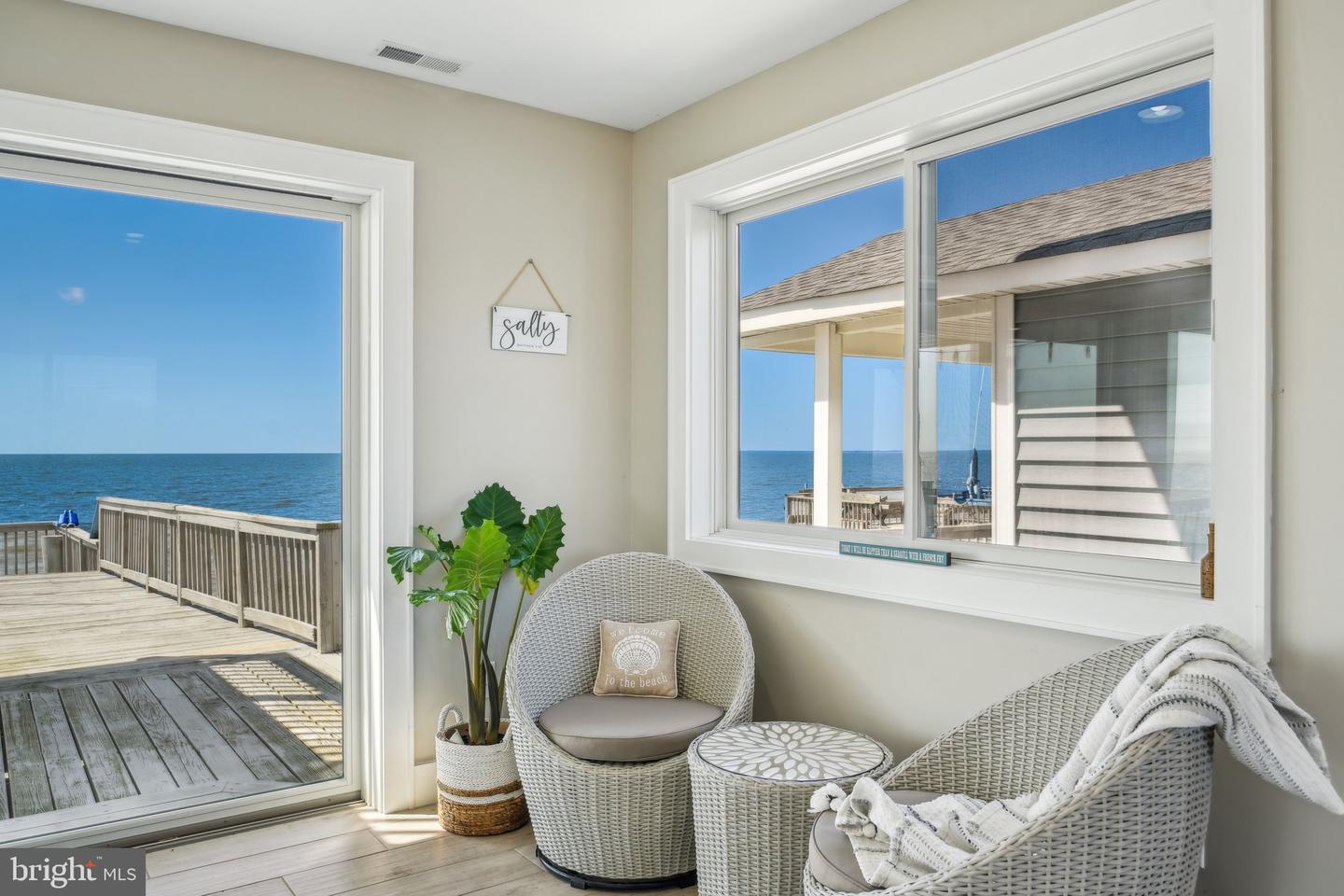27 S Beach Ave Property Photo 5