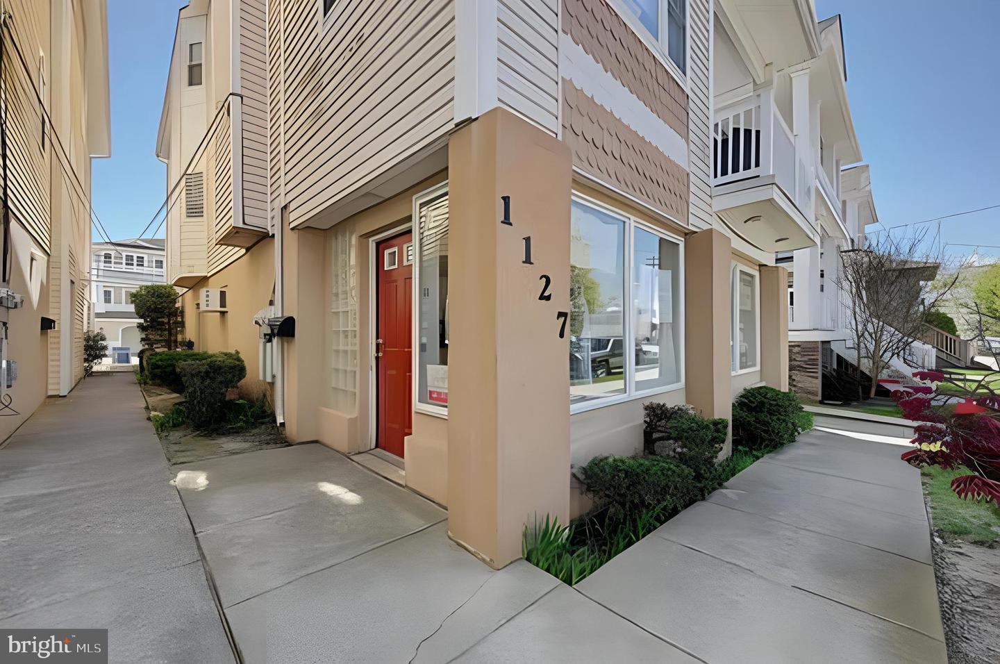 1127 ASBURY AVE #1