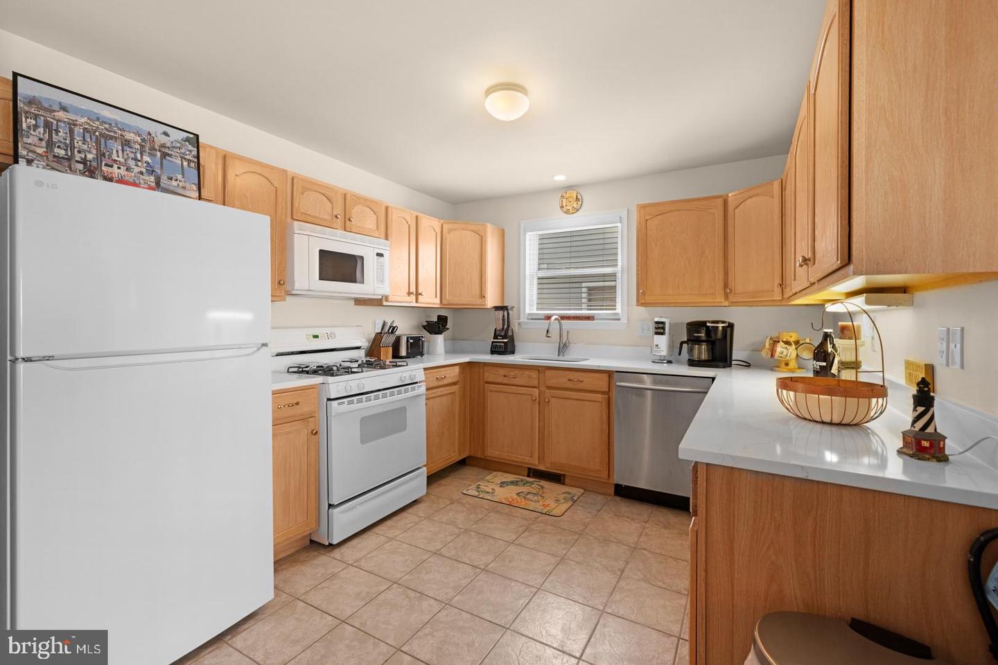 324 23rd Ave E #a Property Photo 3