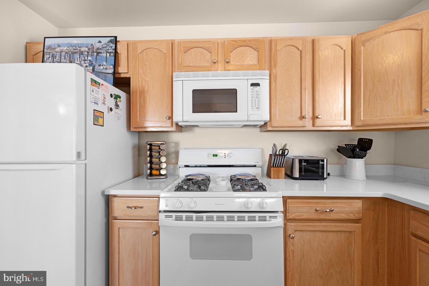 324 23rd Ave E #a Property Photo 4