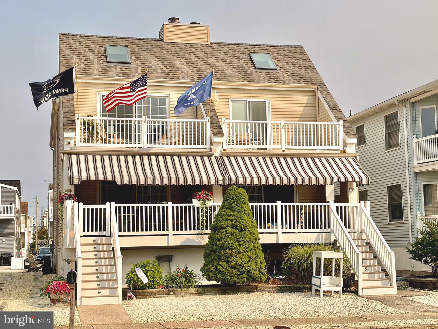 3037--39 SIMPSON AVE