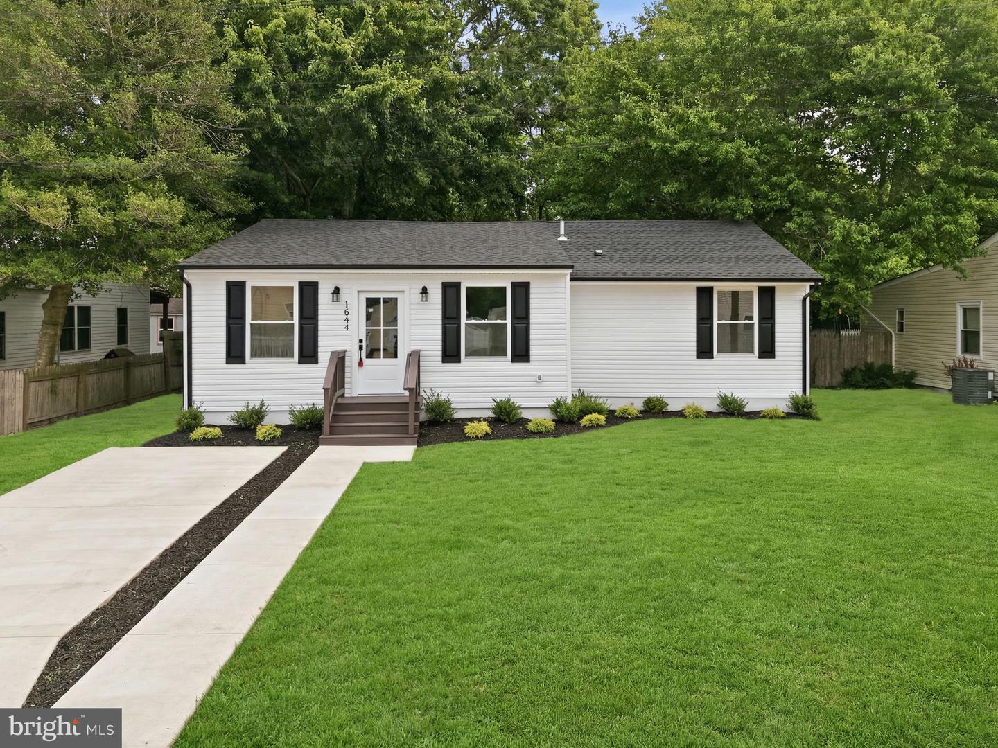 1644 Garfield Property Photo 1