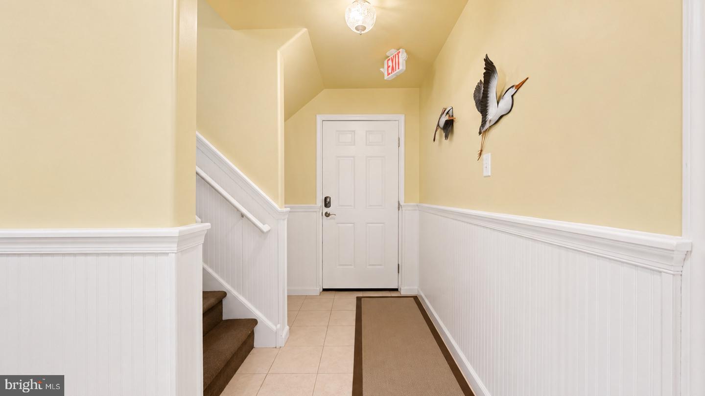 223 E Roberts Ave #b Property Photo 22