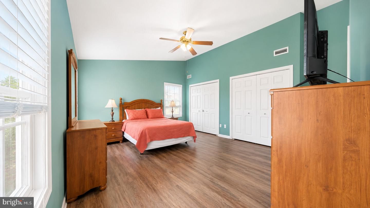 223 E Roberts Ave #b Property Photo 32